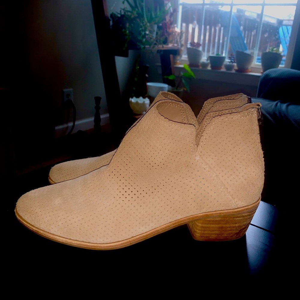 Low tan bootie